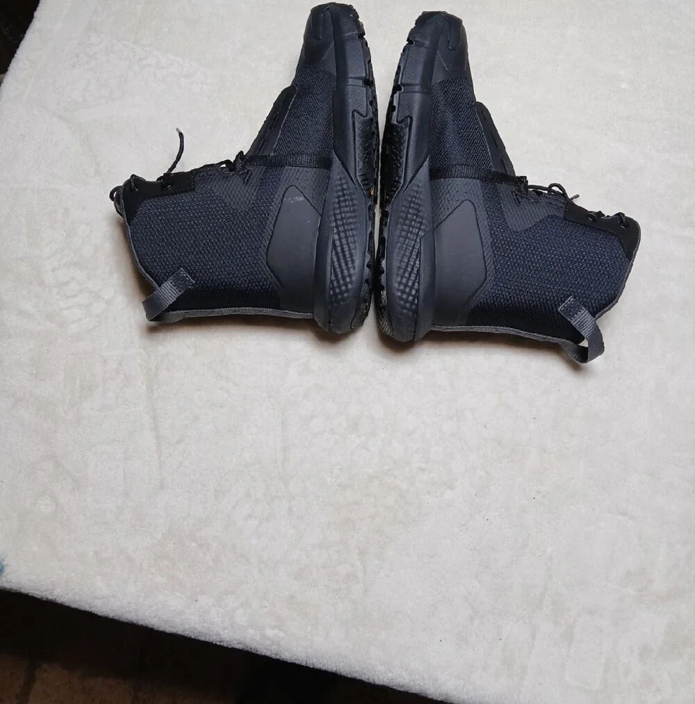 Under Armour all black